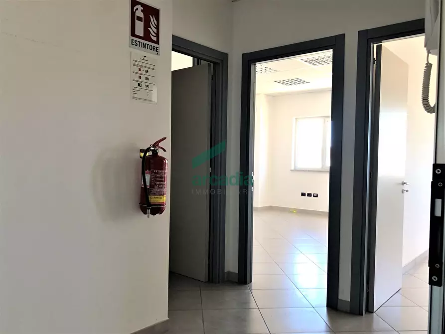 Immagine 31 di Attività artigianale in vendita  in Via delle Magnolie 8 a Modugno