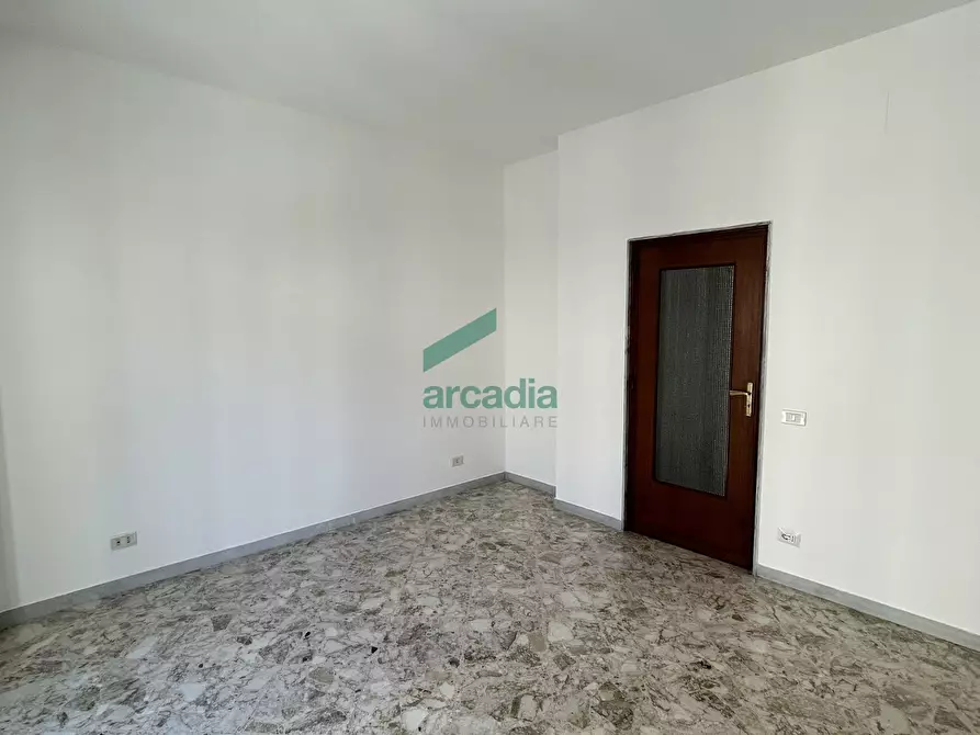 Immagine 12 di Trilocale in vendita  in Via Abate Giacinto Gimma 56/A a Bari