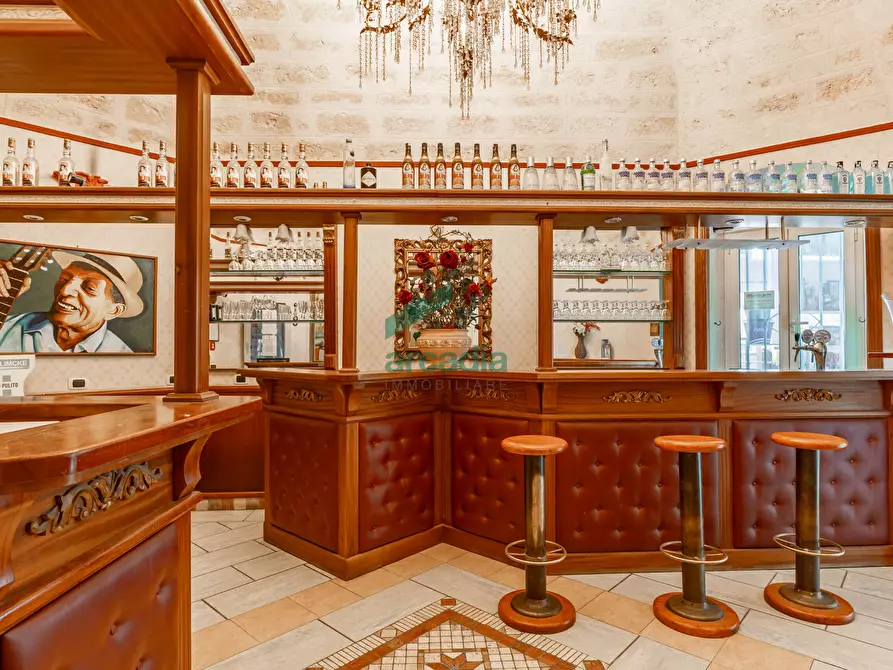 Immagine 90 di Locale commerciale in vendita  in Strada la Grava 16 a Bari