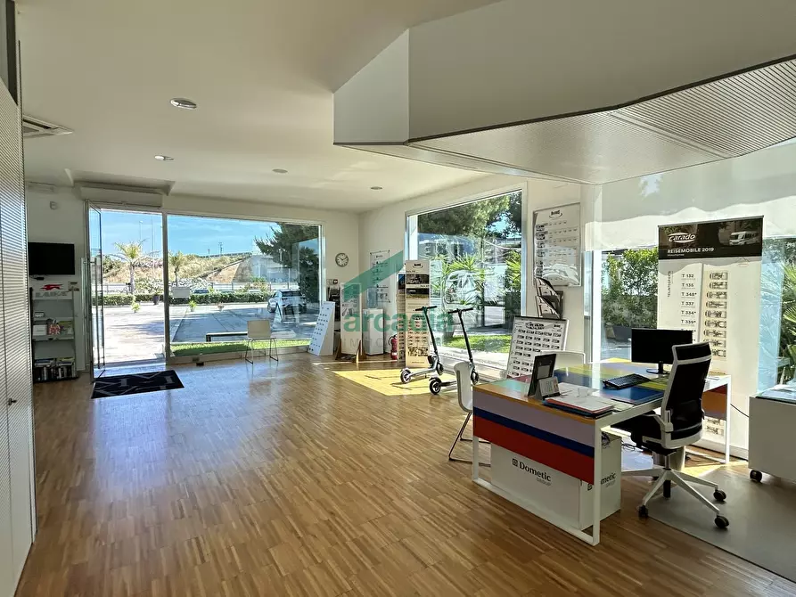 Immagine 10 di Capannone industriale in vendita  in Via Giovanni Gentile 79bis a Bari