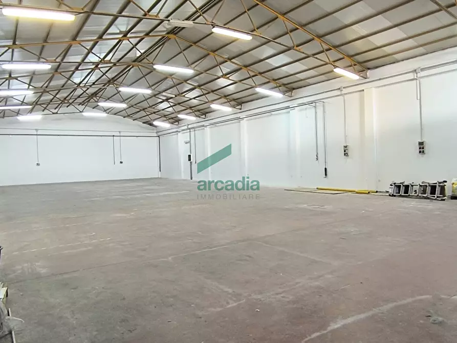 Immagine 7 di Attività artigianale in affitto  in S.S. 16 km 810,800 SN a Triggiano