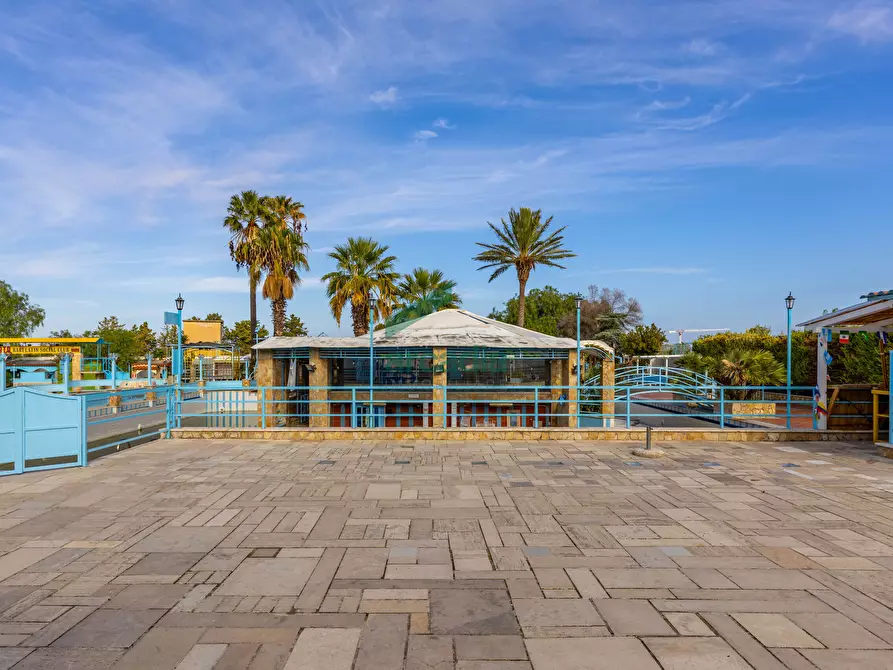 Immagine 37 di Locale commerciale in vendita  in Strada la Grava 16 a Bari