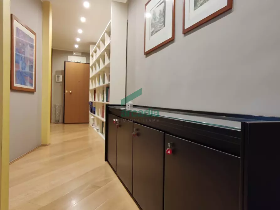 Immagine 12 di Ufficio in vendita  in Via Papa Giovanni Paolo I' 10/E a Bari