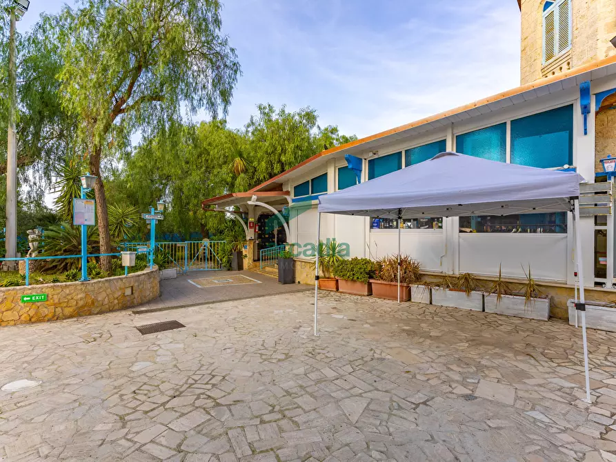 Immagine 16 di Locale commerciale in vendita  in Strada la Grava 16 a Bari