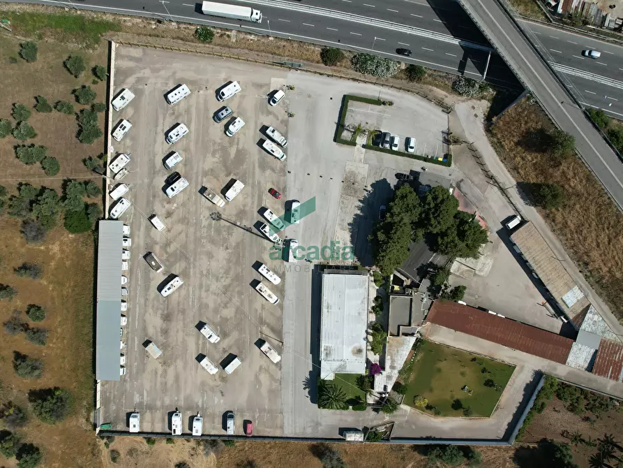 Immagine 16 di Locale commerciale in vendita  in Via Giovanni Gentile 79bis a Bari