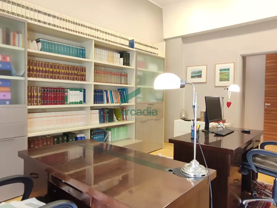 Immagine 4 di Ufficio in vendita  in Via Papa Giovanni Paolo I' 10/E a Bari