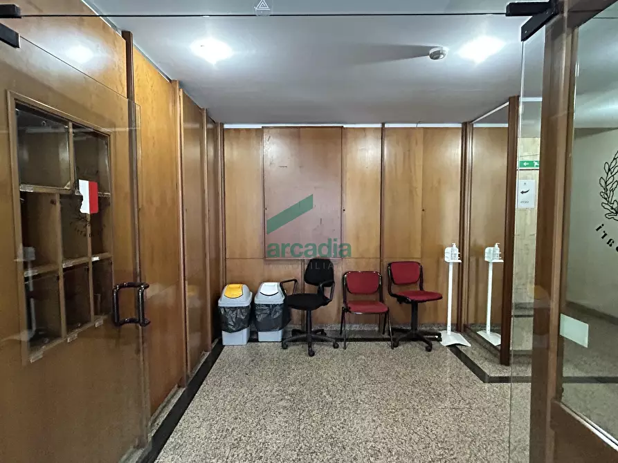 Immagine 3 di Ufficio in vendita  in Via Michele Garruba 47 a Bari