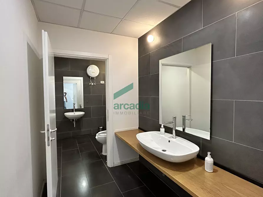 Immagine 4 di Capannone industriale in vendita  in Strada Statale 100, Snc Snc a Casamassima