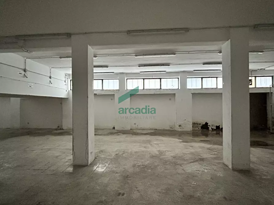 Immagine 7 di Garage in vendita  in Via Monte San Michele a Bari