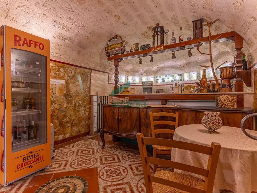 Immagine 5 di Locale commerciale in vendita  in Strada la Grava 16 a Bari