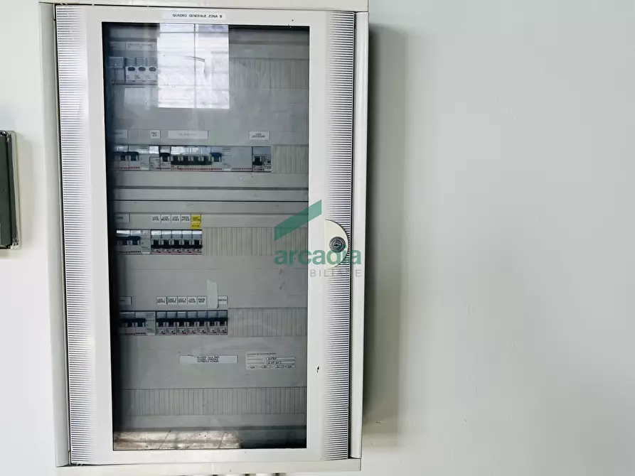 Immagine 39 di Attività artigianale in vendita  in Viale Biagio Accolti Gil 22 a Bari