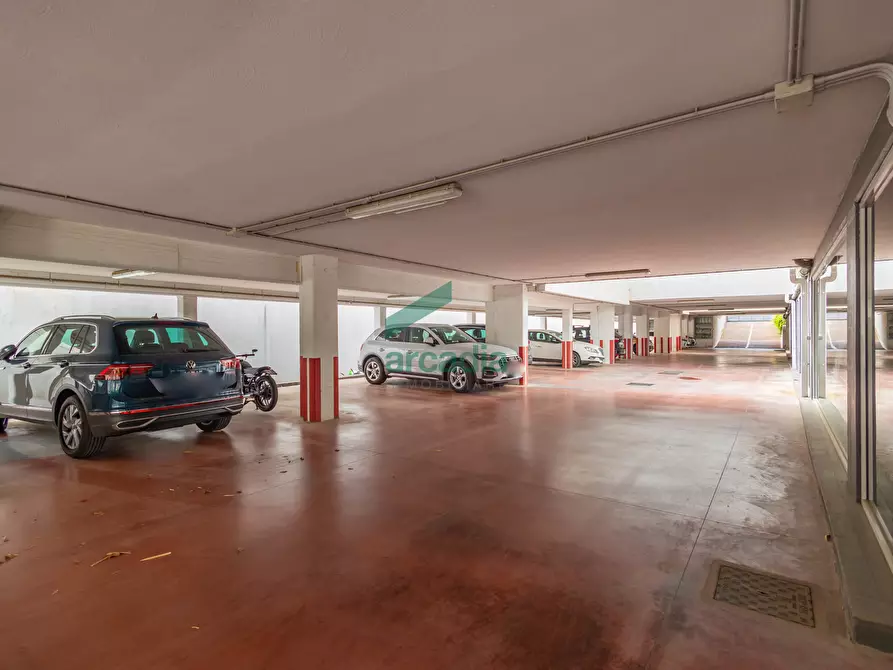 Immagine 25 di Quadrilocale in vendita  in Via Rosario Livatino 97 a Bari