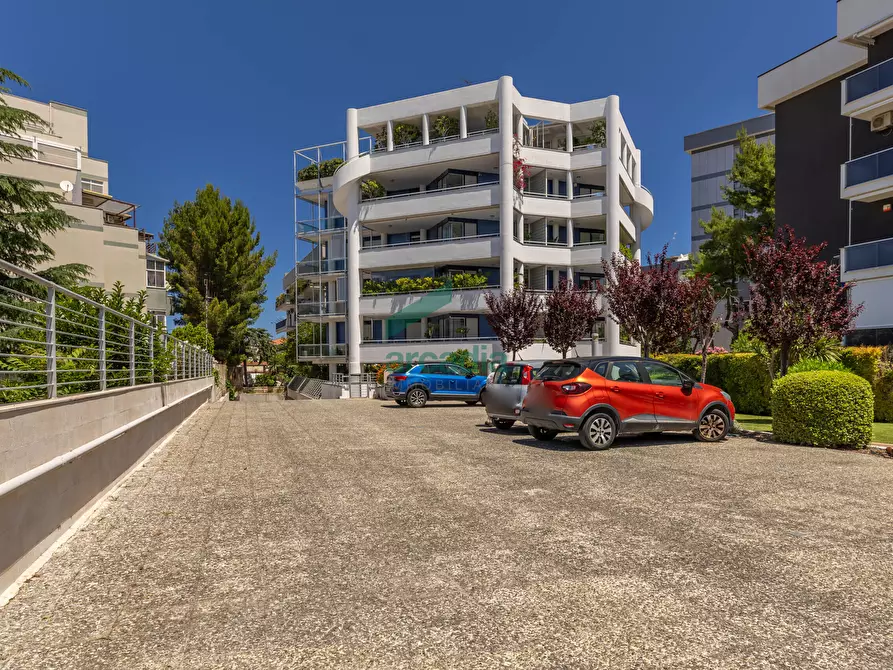 Immagine 62 di Quadrilocale in vendita  in Viale Louis Pasteur 15A a Bari