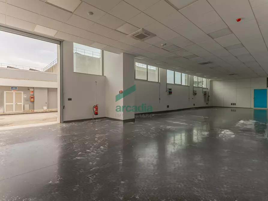 Immagine 45 di Attività artigianale in vendita  in Via dei Gigli 21 a Modugno