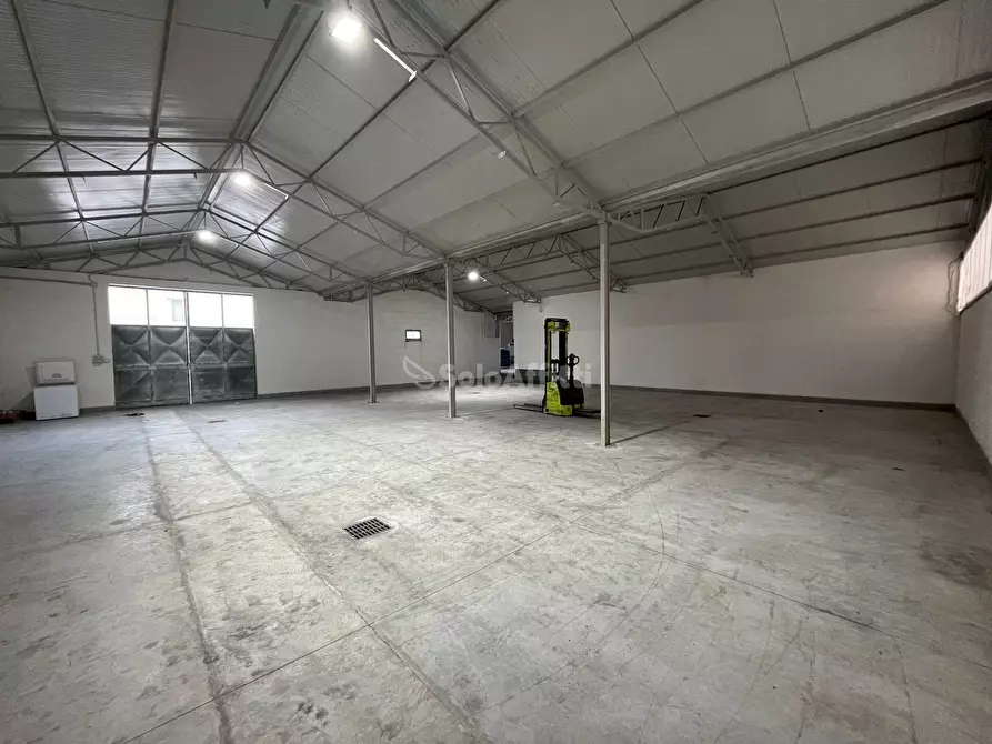 Immagine 4 di Magazzino in affitto  in Via Mastrilli a Maddaloni