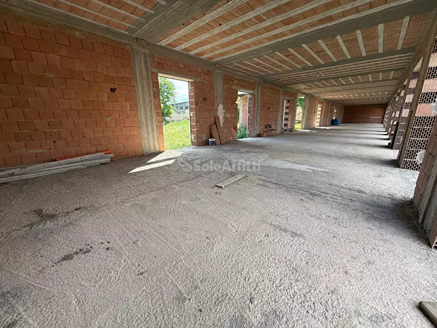 Immagine 16 di Locale commerciale in affitto  in Via Appia 198 a San Nicola La Strada