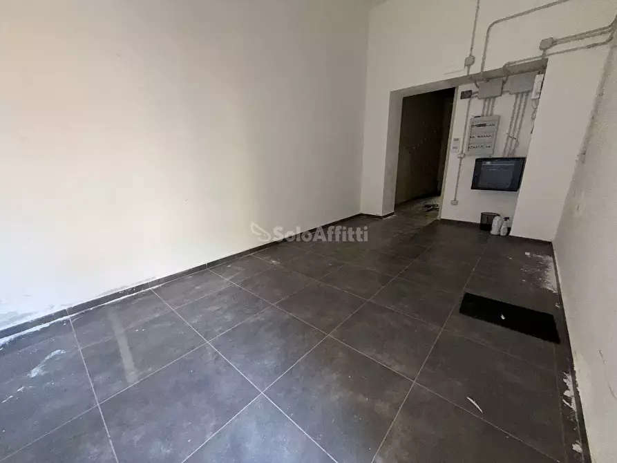 Immagine 8 di Locale commerciale in affitto  a Caserta