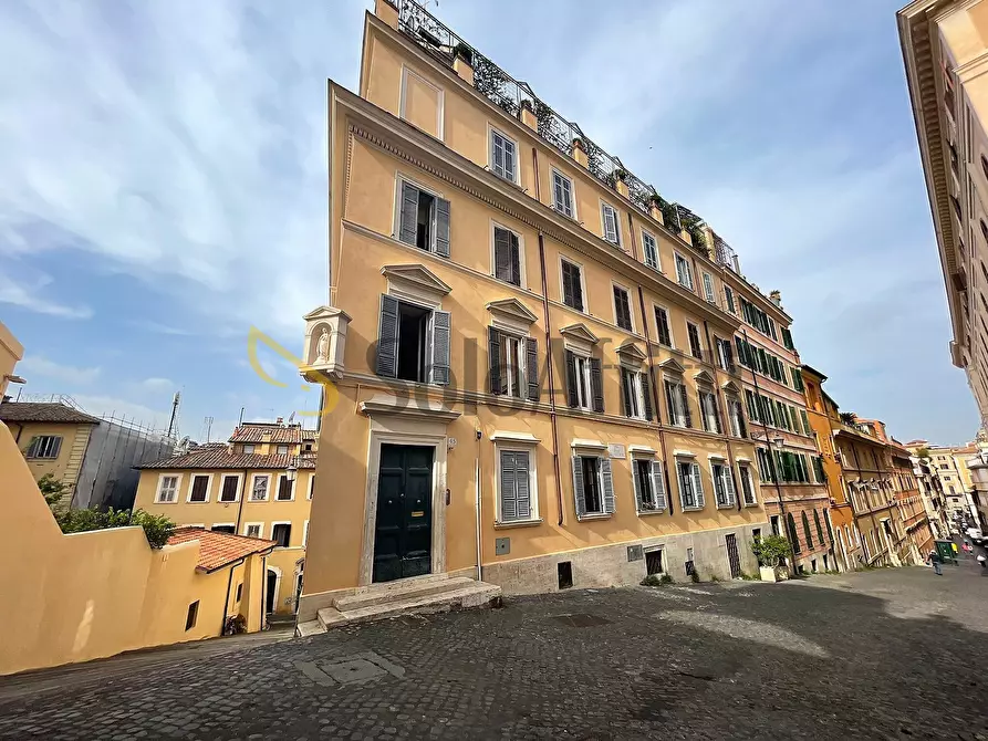 Immagine 35 di Quadrilocale in affitto  in via della Panetteria 45 a Roma