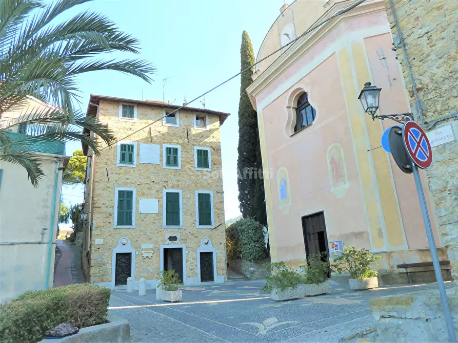 Immagine 1 di Trilocale in affitto  in Piazza Dante Alighieri 4 a Bordighera