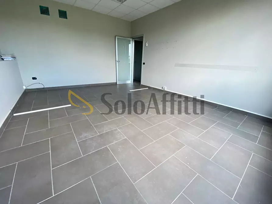 Immagine 11 di Ufficio in affitto  in Viale delle industrie a Caserta