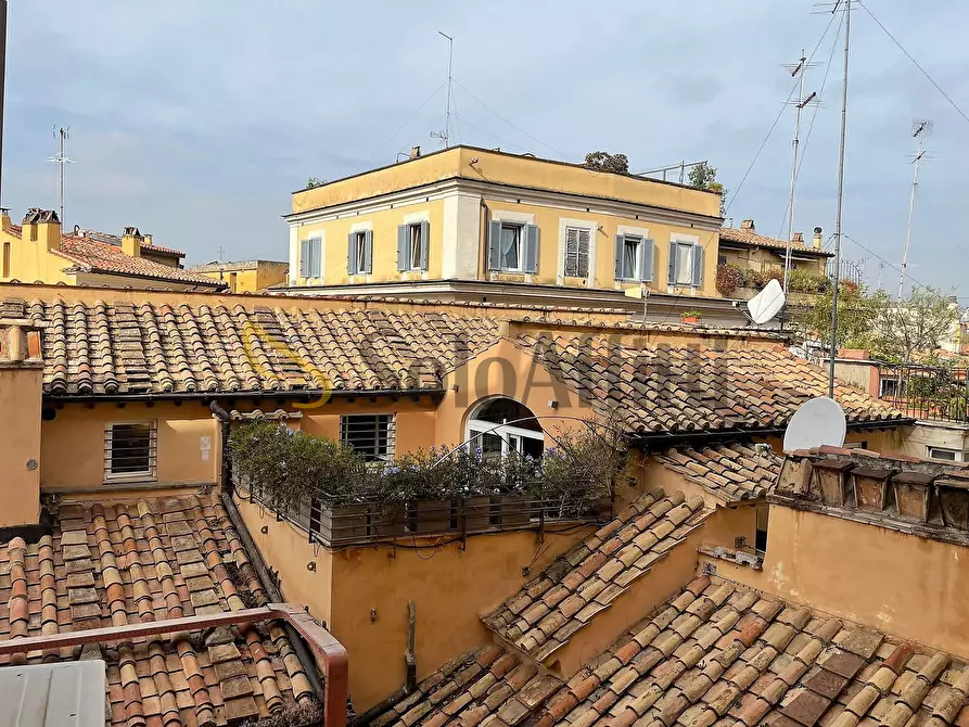 Immagine 1 di Quadrilocale in affitto  in via della Panetteria 45 a Roma