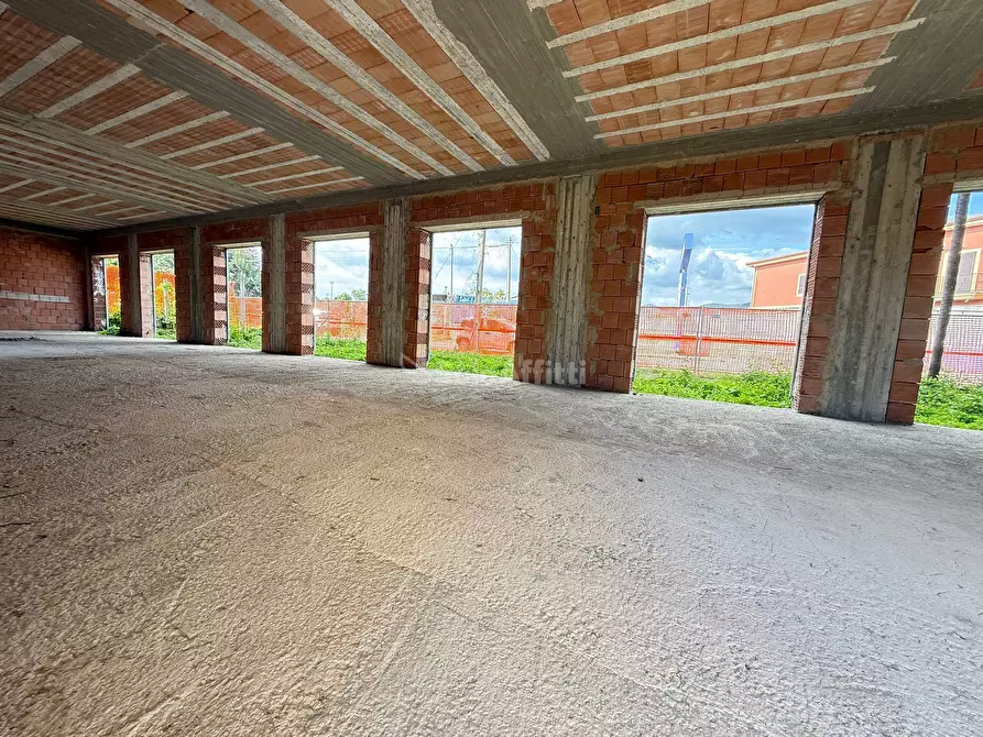 Immagine 4 di Locale commerciale in affitto  in Via Appia 198 a San Nicola La Strada