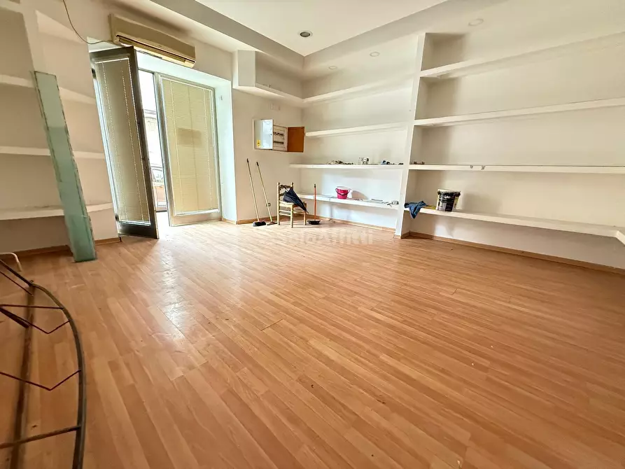 Immagine 6 di Locale commerciale in affitto  in Via Giulio Antonio Acquaviva 226 a Caserta