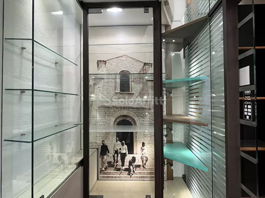 Immagine 8 di Locale commerciale in affitto  in Via Pretoria a Potenza