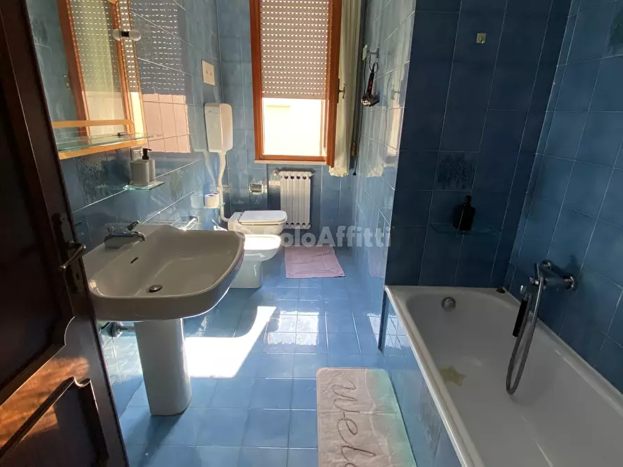 Immagine 28 di Pentalocale in affitto  in Viale Leonardo da Vinci 61a a Rimini