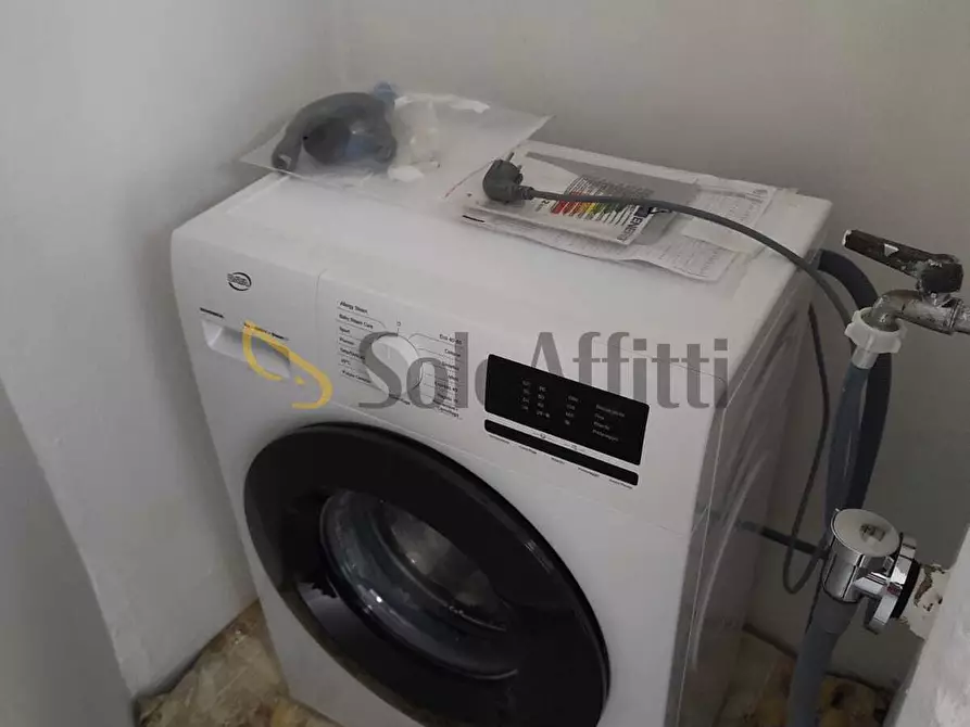 Immagine 11 di Stanza singola in affitto  a Catania