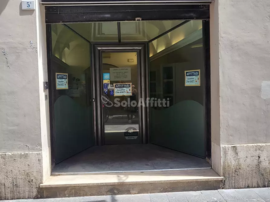 Immagine 1 di Locale commerciale in affitto  in Via Cavour a Terni