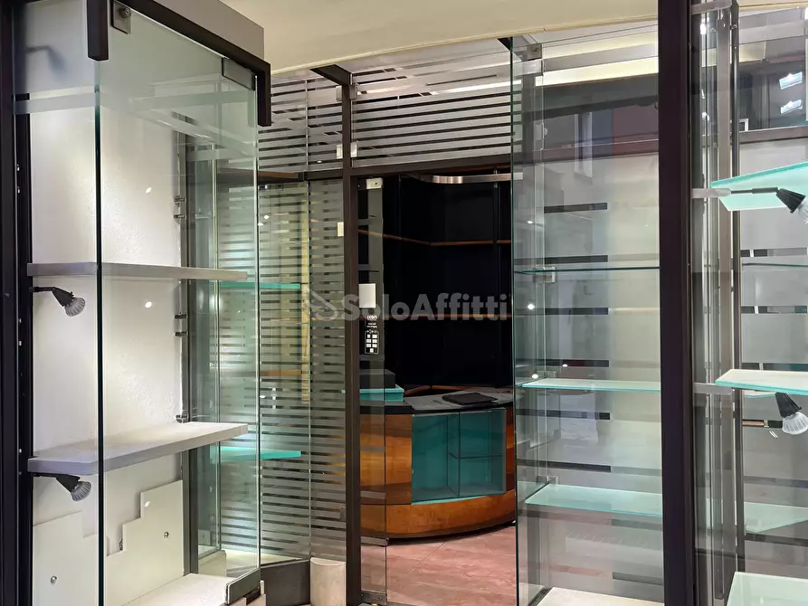 Immagine 3 di Locale commerciale in affitto  in Via Pretoria a Potenza