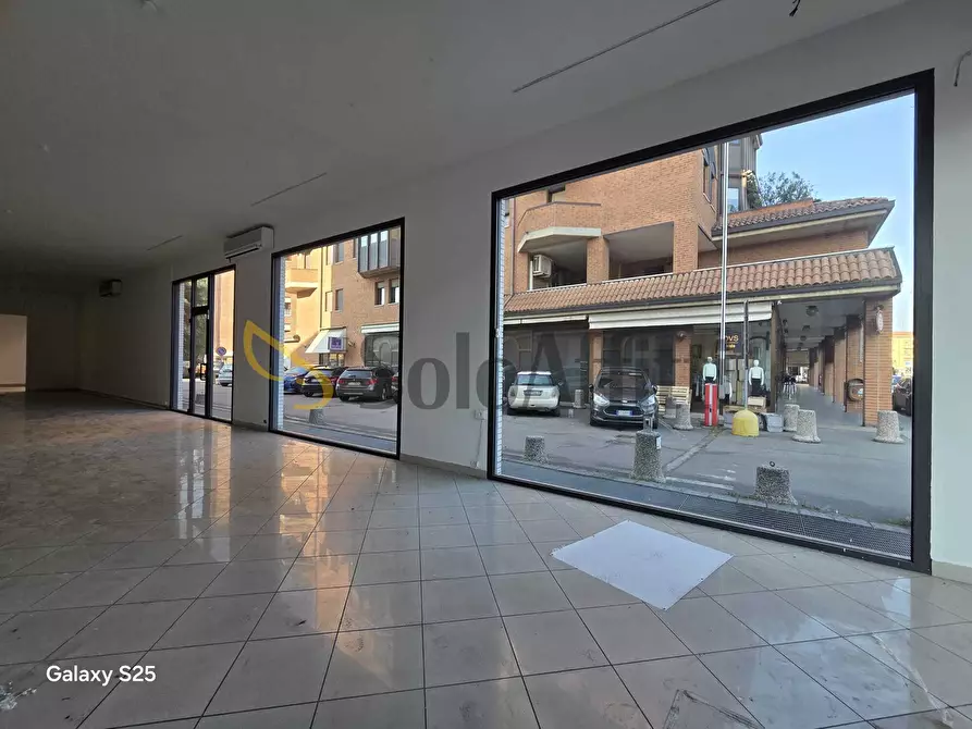 Immagine 1 di Locale commerciale in affitto  in Via Nino Tavoni a Vignola