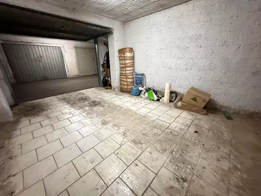 Immagine 2 di Garage in affitto  in Via Avellino a Caserta