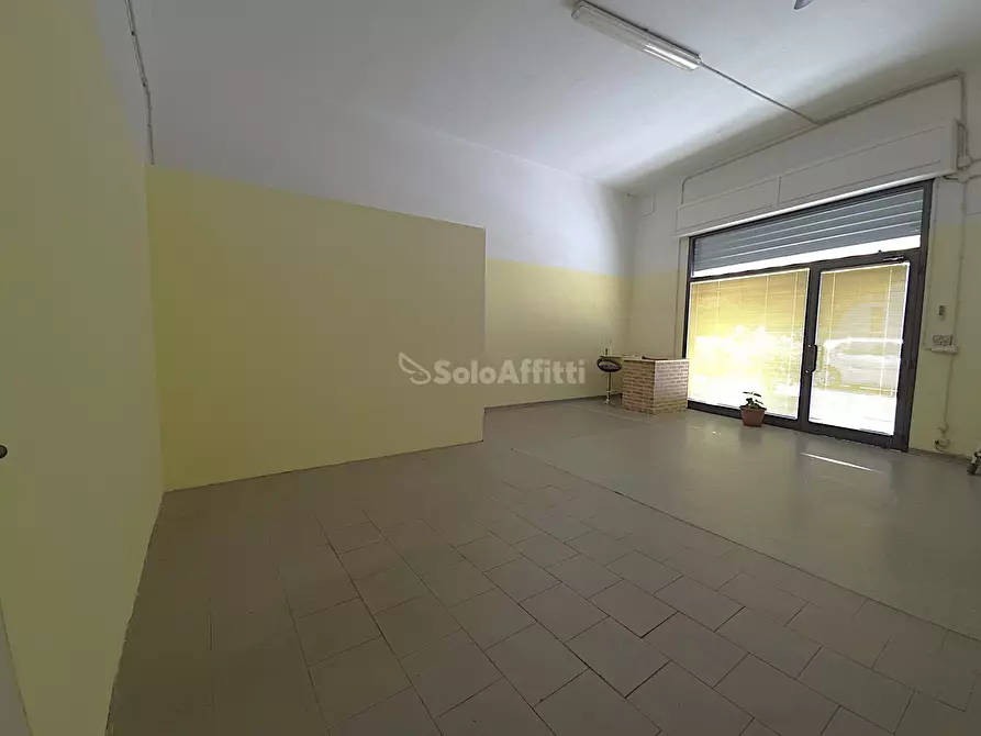 Immagine 1 di Locale commerciale in affitto  in Via DAnte alighieri a Vignola