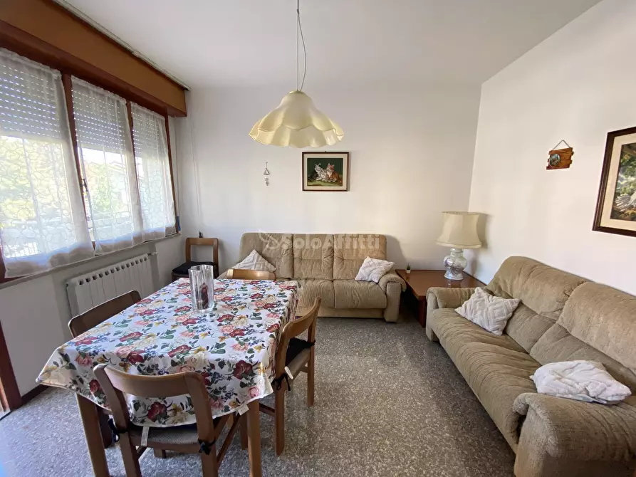 Immagine 1 di Pentalocale in affitto  in Viale Leonardo da Vinci 61a a Rimini