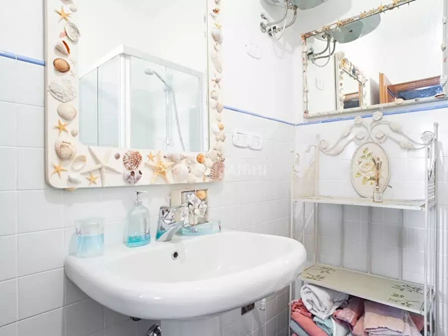 Immagine 11 di Villa in affitto  a Livorno