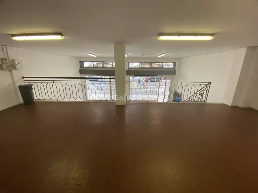 Immagine 11 di Locale commerciale in affitto  in Via dei Martiri 33A a Rimini