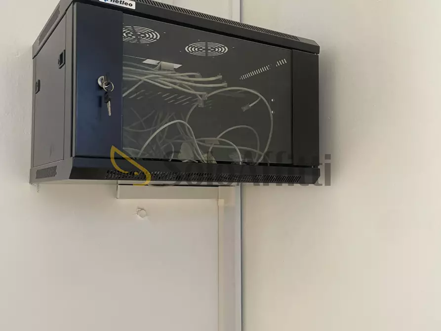 Immagine 19 di Locale commerciale in affitto  a Frosinone