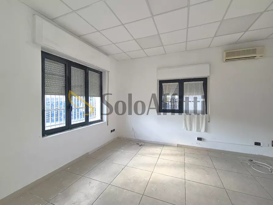 Immagine 2 di Locale commerciale in affitto  in Viale Emilia 72 a Catanzaro