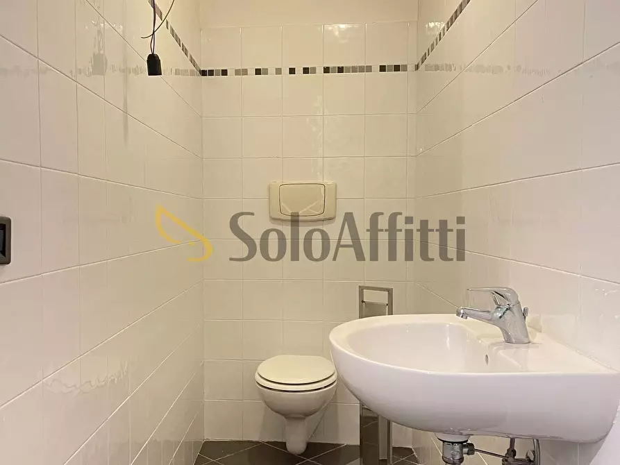 Immagine 8 di Ufficio in affitto  a Gallarate