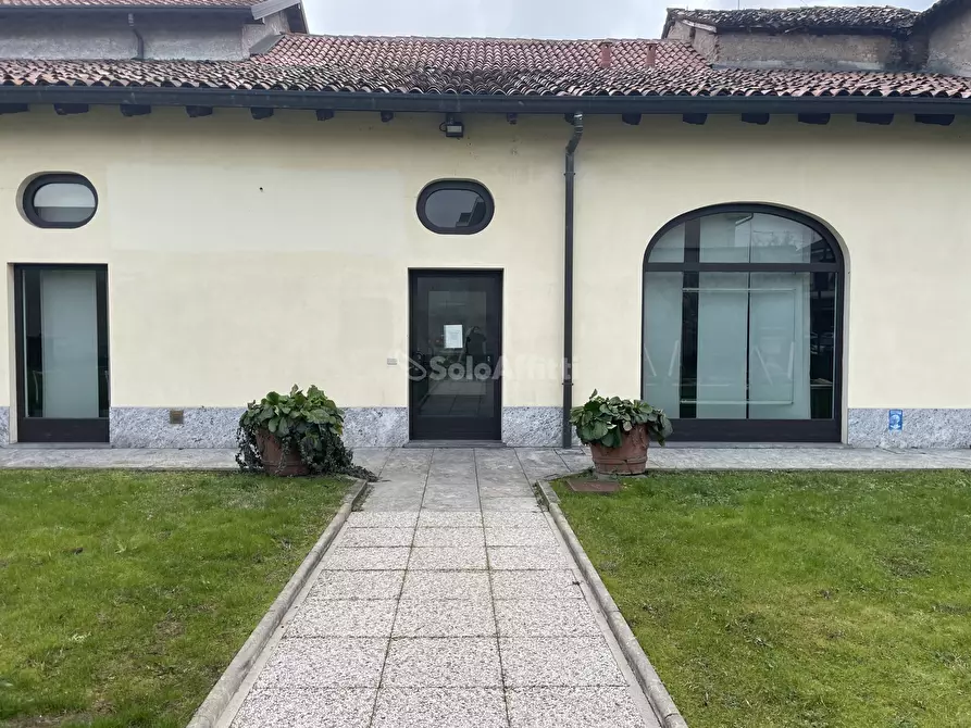 Immagine 14 di Locale commerciale in affitto  in Piazza Baracca 18 a Buscate