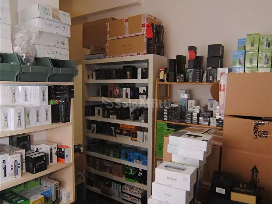 Immagine 13 di Locale commerciale in affitto  in Corso Amedeo 100 a Livorno