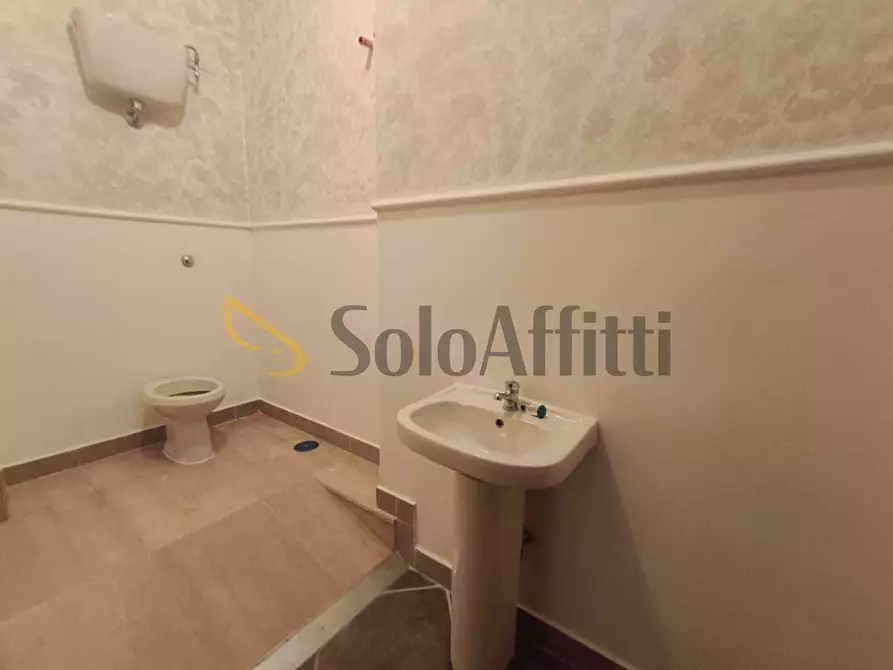 Immagine 10 di Locale commerciale in affitto  in Via Trionfale a Roma