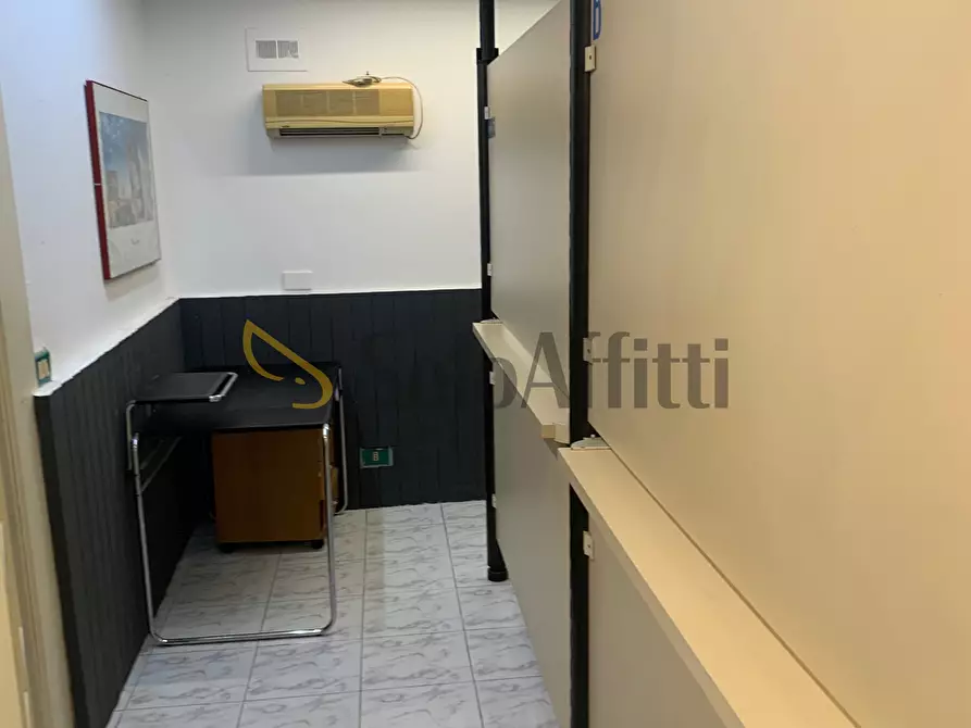 Immagine 22 di Ufficio in affitto  in Via delle Zagare 1 a Catania