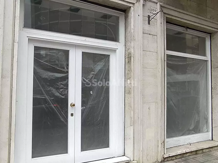 Immagine 1 di Locale commerciale in affitto  in Viale Cesare Battisti a Terni