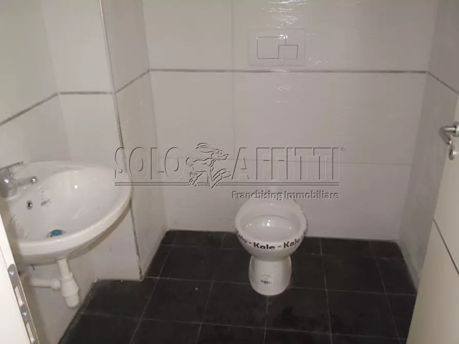 Immagine 9 di Ufficio in affitto  a Catanzaro