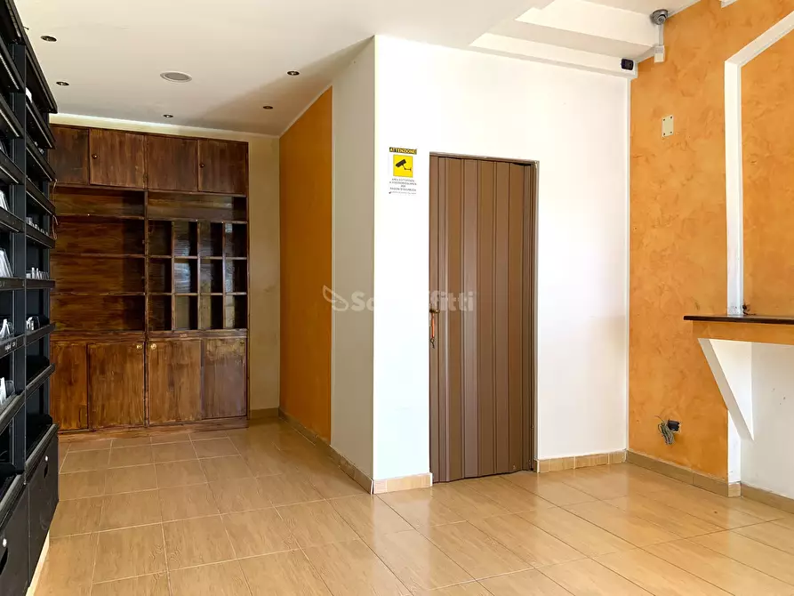 Immagine 3 di Locale commerciale in affitto  a Catanzaro