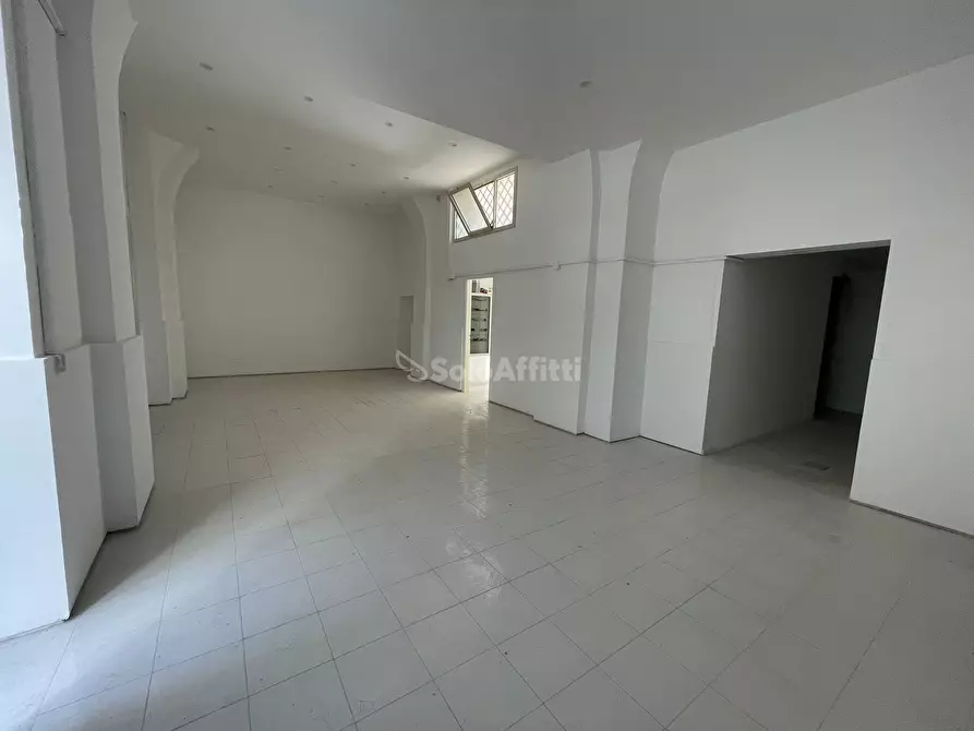 Immagine 10 di Magazzino in affitto  in Corso Trieste 82 a Caserta