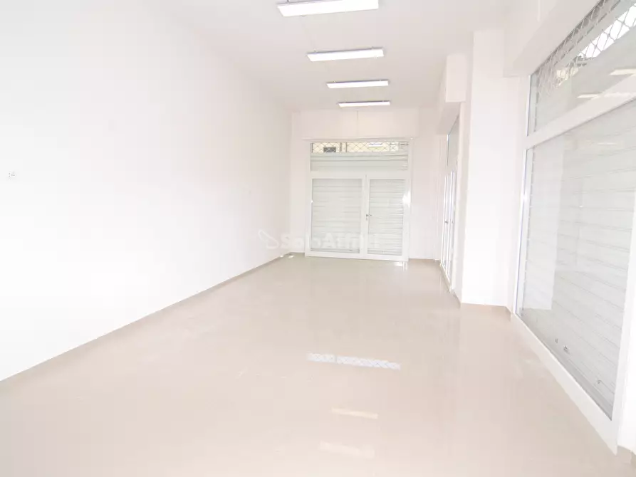 Immagine 4 di Locale commerciale in affitto  a Livorno